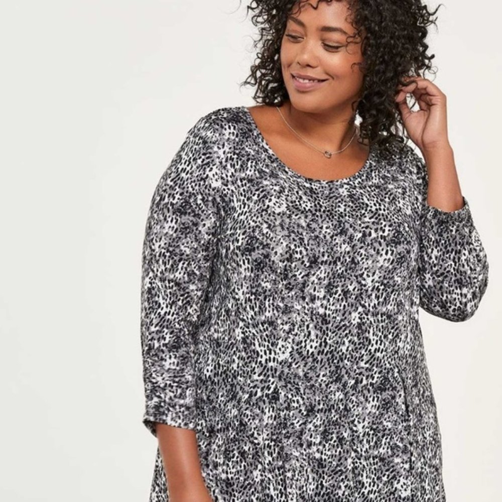 In Every Story | Black & Gray Print Top with Pleats | 1X